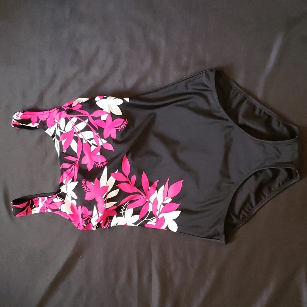 Seekers Essentials Australia NWT, size 8,  floral print swimsuit